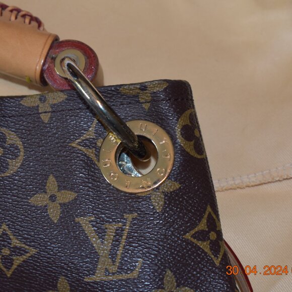 Louis Vuitton Artsy MM Monogram Canvas Shoulder/Hobo Bag- Gently used - Picture 4 of 16